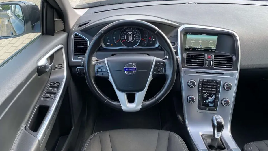 VOLVO XC60 -