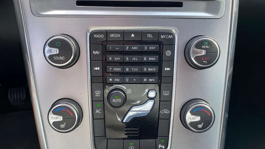 VOLVO XC60 -