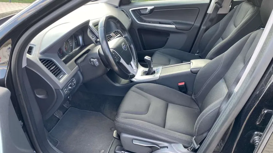 VOLVO XC60 -