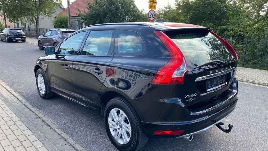 VOLVO XC60 -