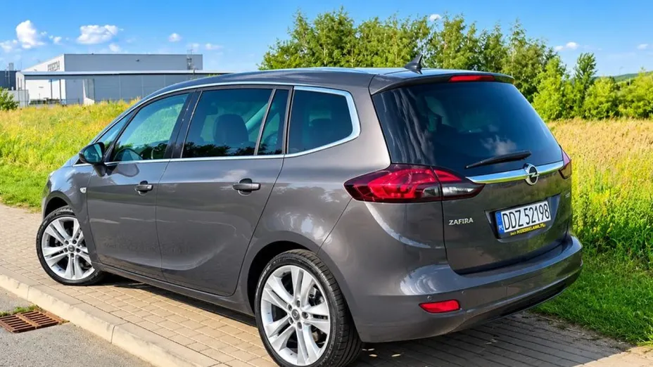 OPEL Zafira -