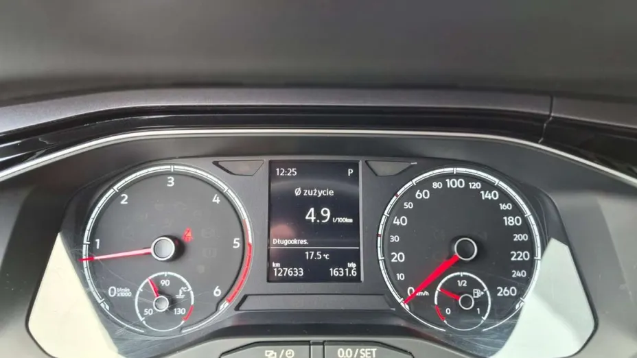 VOLKSWAGEN Polo -