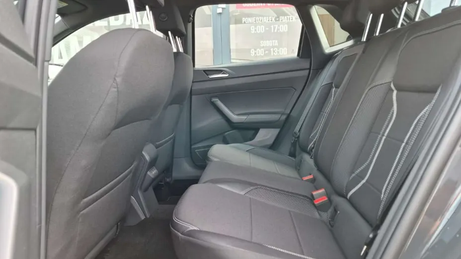 VOLKSWAGEN Polo -