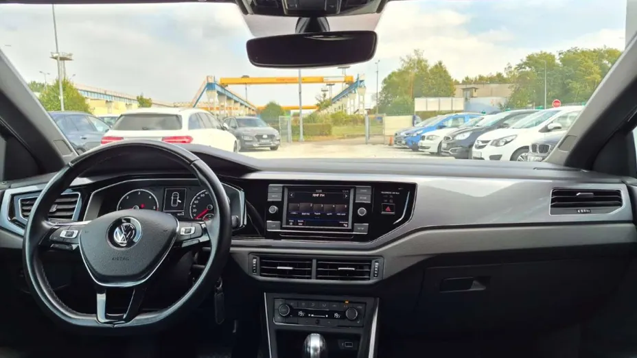 VOLKSWAGEN Polo -