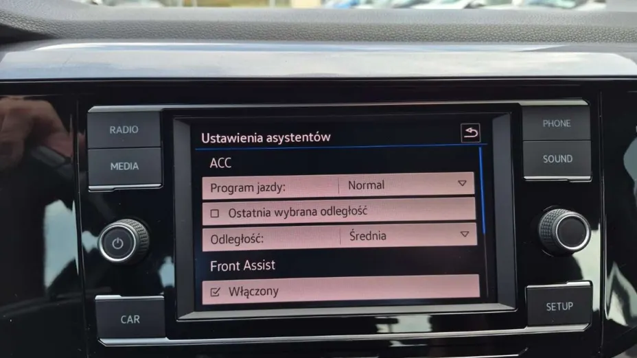 VOLKSWAGEN Polo -