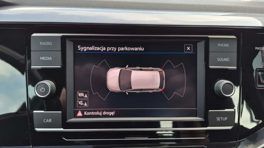 VOLKSWAGEN Polo -