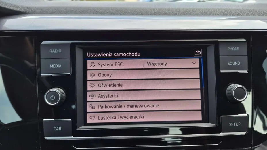 VOLKSWAGEN Polo -