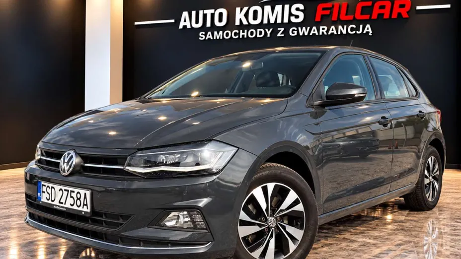 VOLKSWAGEN Polo -
