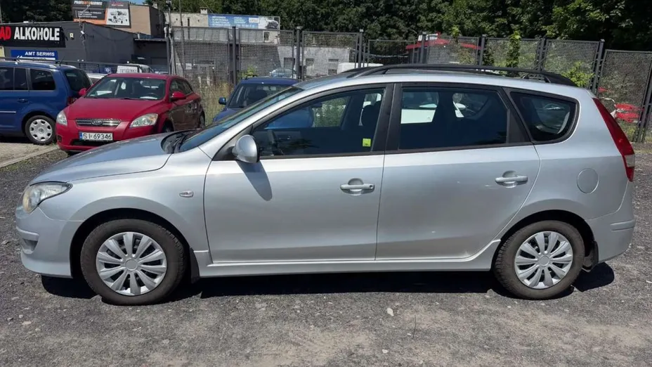 HYUNDAI i30 -