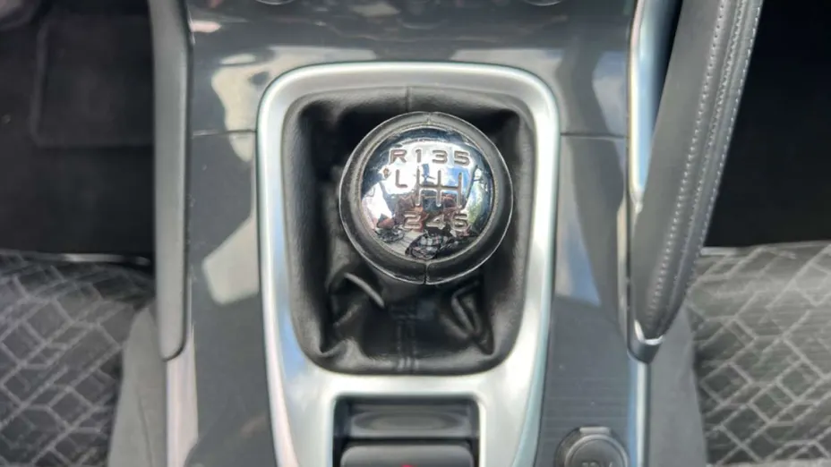 PEUGEOT 3008 -