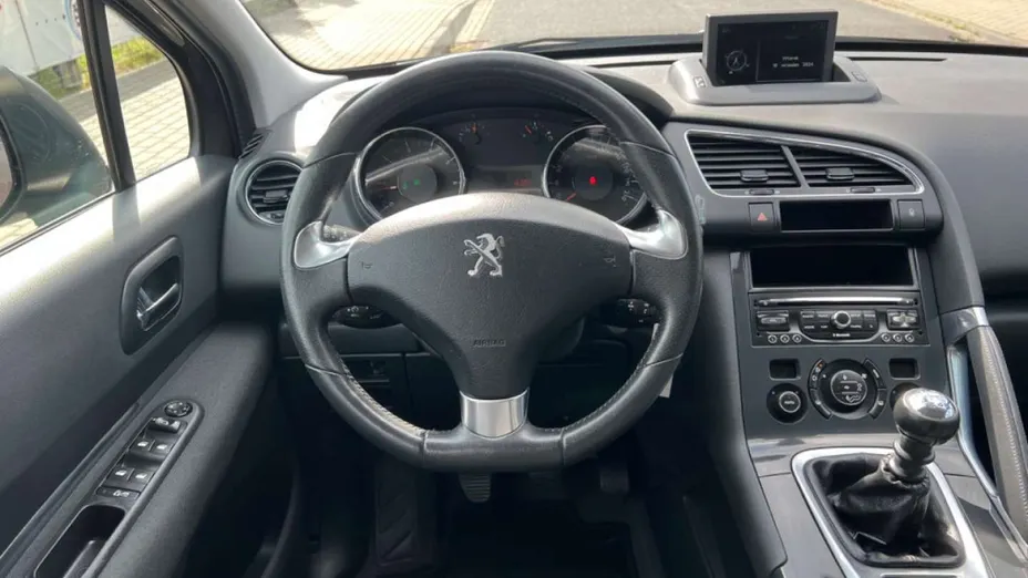 PEUGEOT 3008 -