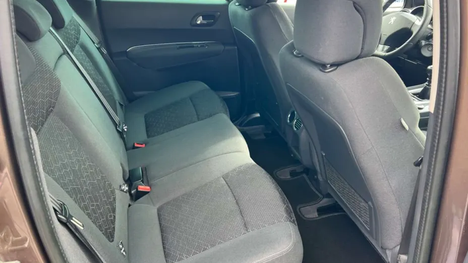 PEUGEOT 3008 -