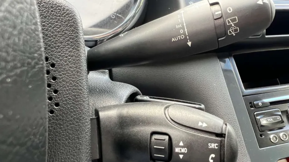 PEUGEOT 3008 -