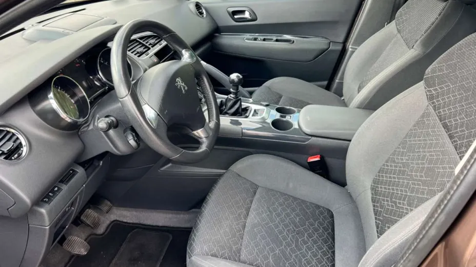 PEUGEOT 3008 -