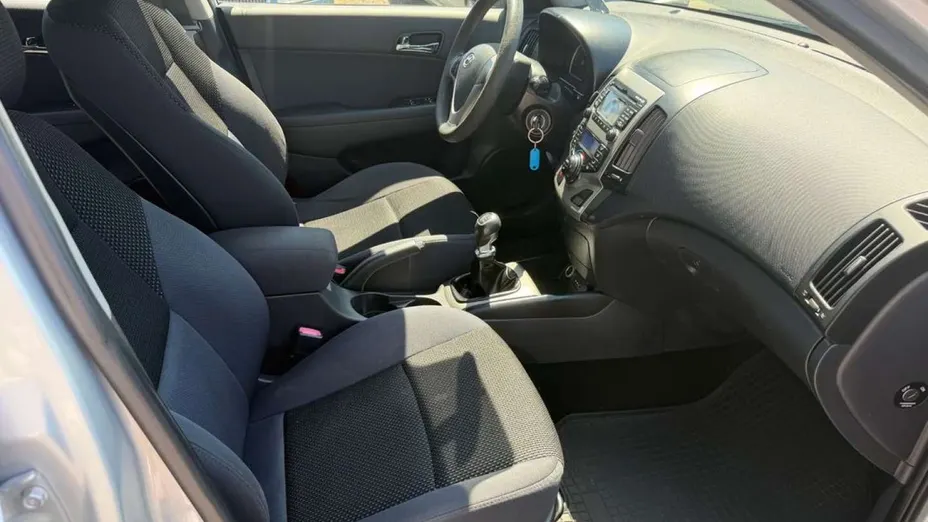 HYUNDAI i30 -