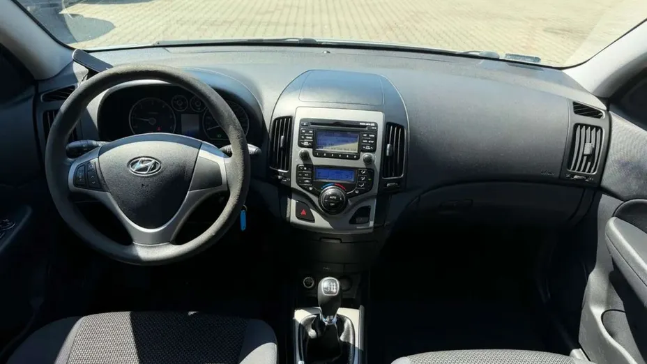 HYUNDAI i30 -