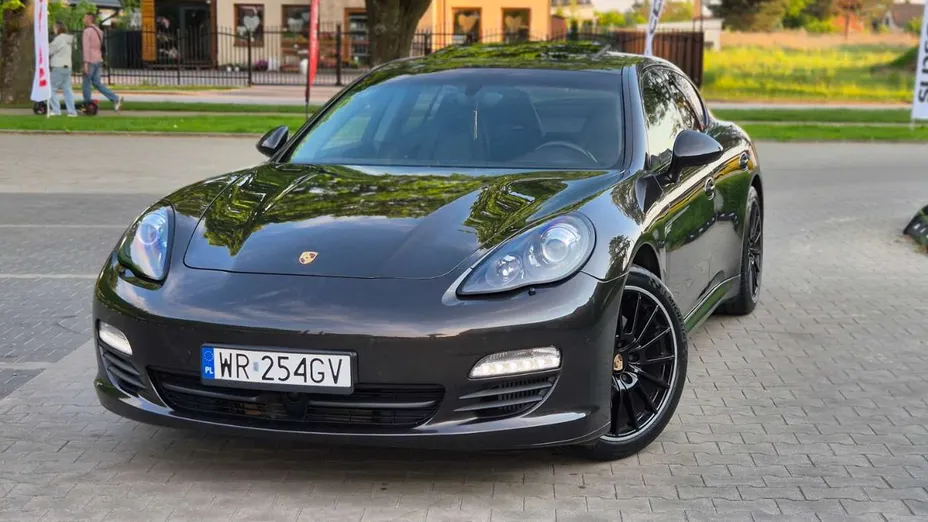 PORSCHE Panamera -