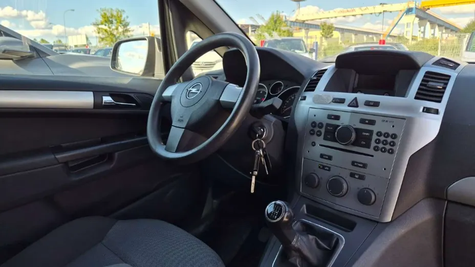 OPEL Zafira -