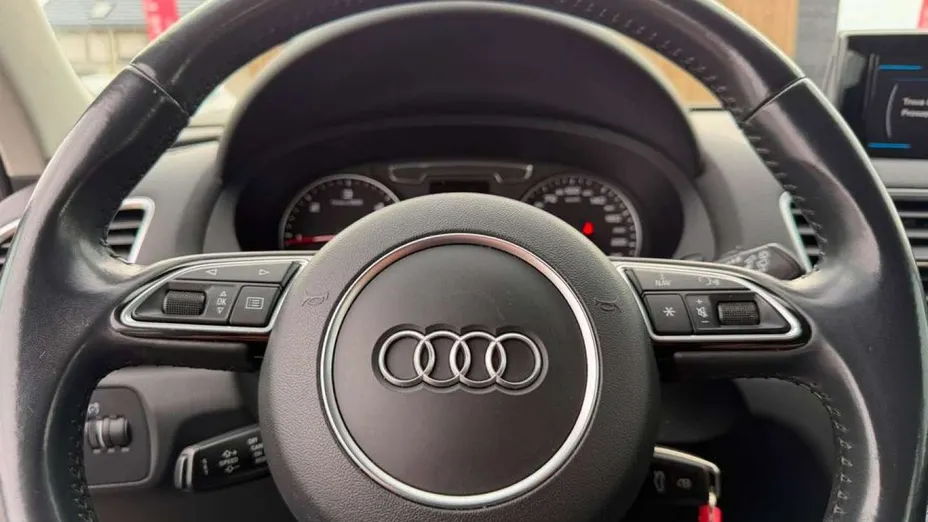 AUDI Q3 -