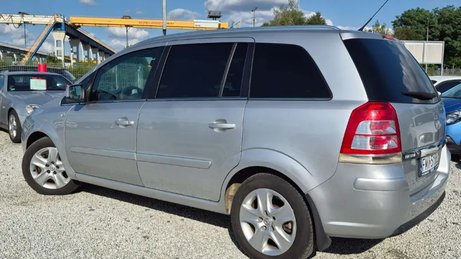OPEL Zafira -