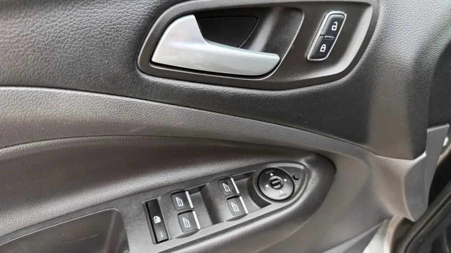 FORD Kuga -