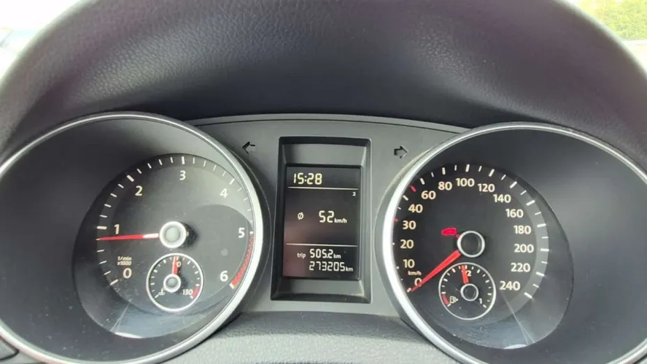 VOLKSWAGEN Golf -