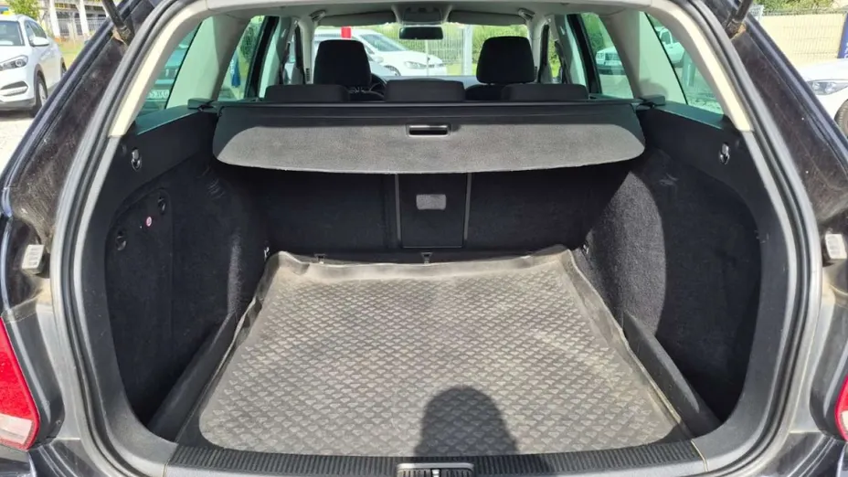 VOLKSWAGEN Golf -