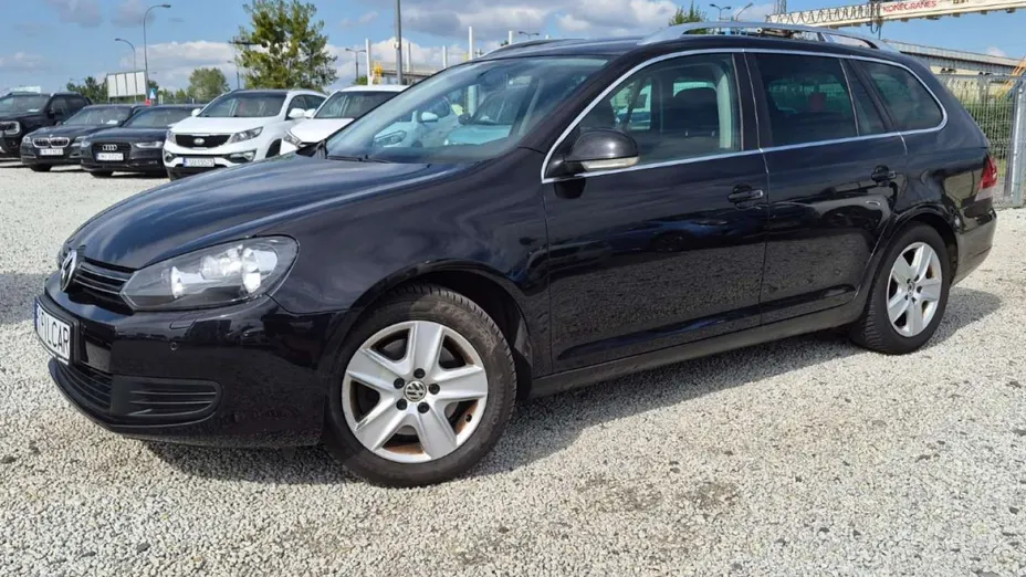 VOLKSWAGEN Golf -