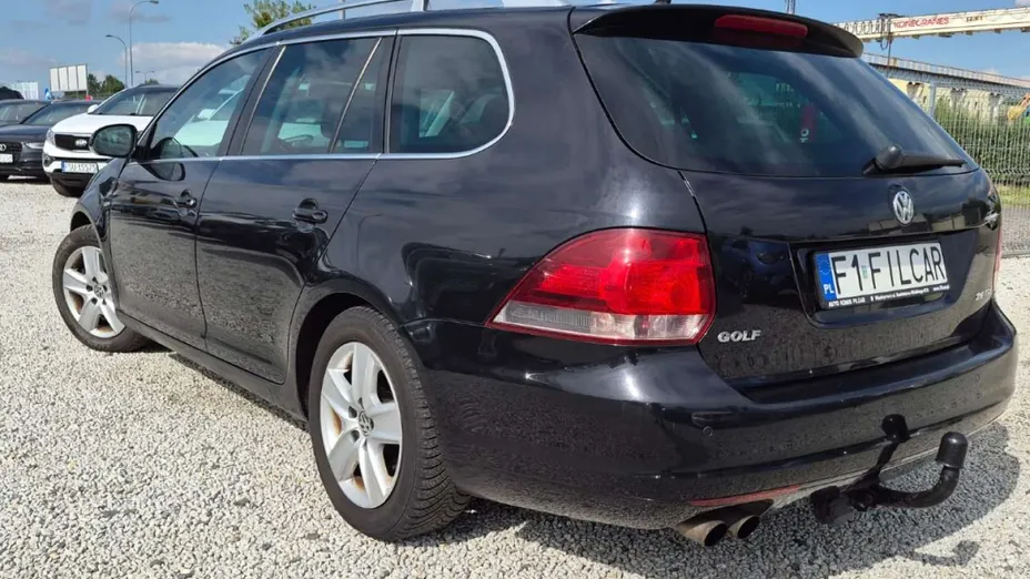 VOLKSWAGEN Golf -