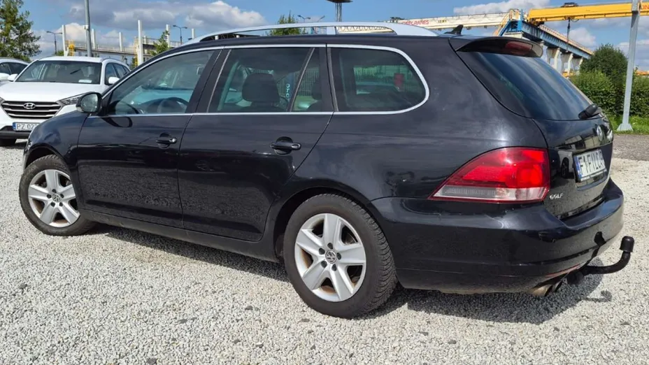 VOLKSWAGEN Golf -