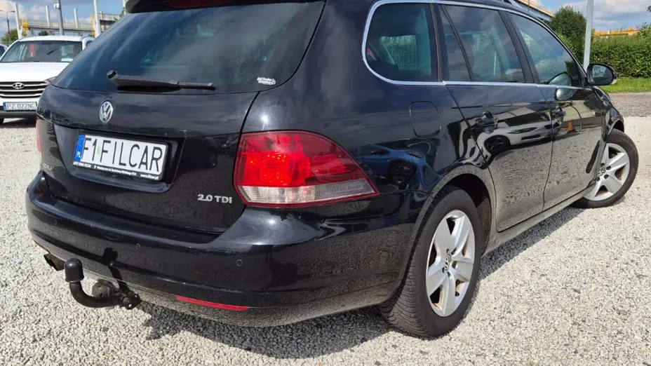 VOLKSWAGEN Golf -
