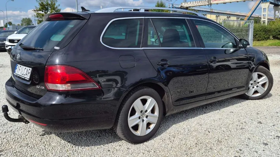 VOLKSWAGEN Golf -
