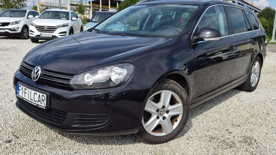 VOLKSWAGEN Golf -