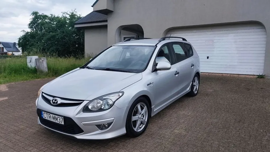 HYUNDAI i30 -