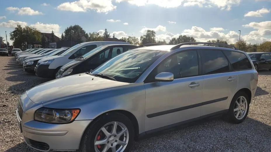 VOLVO V50 -