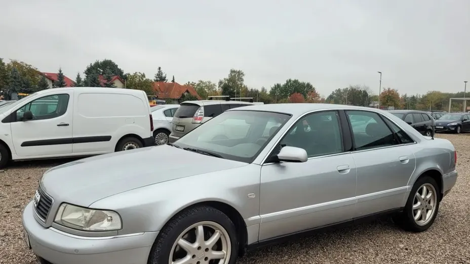 AUDI A8 -