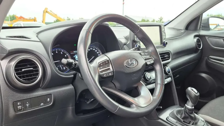 HYUNDAI Kona -