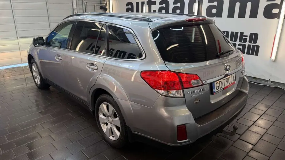 SUBARU Outback -