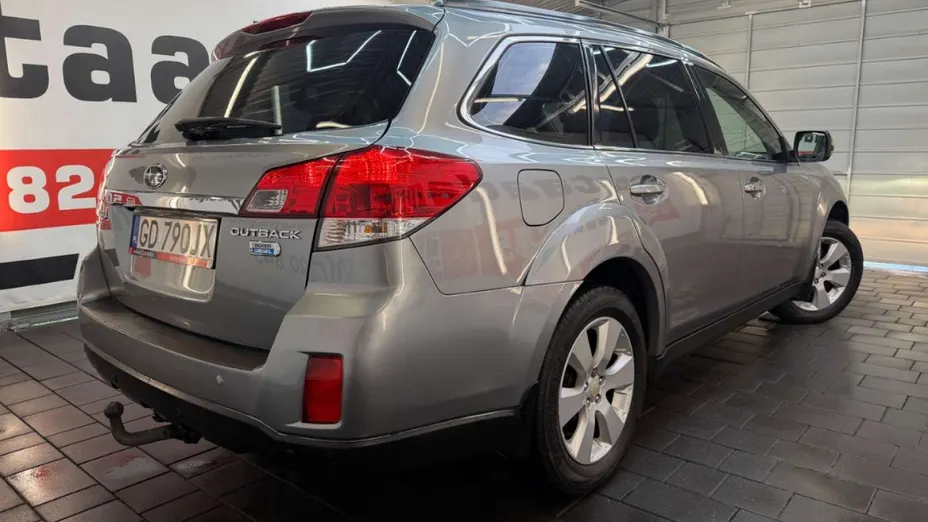 SUBARU Outback -