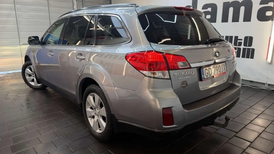 SUBARU Outback -