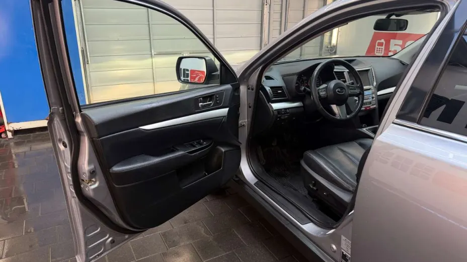 SUBARU Outback -