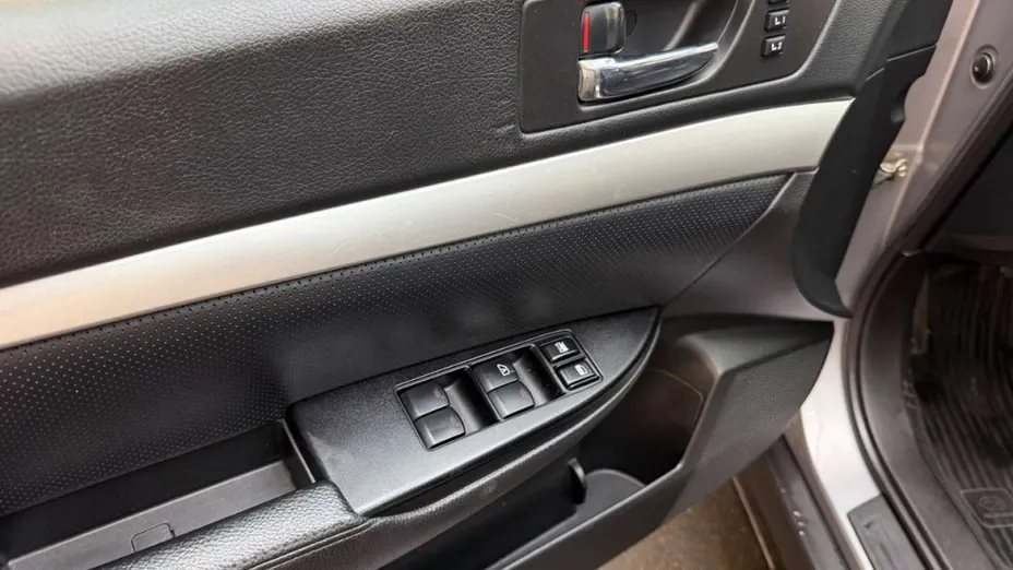 SUBARU Outback -
