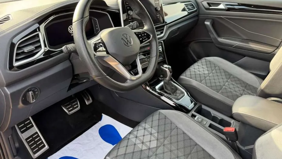 VOLKSWAGEN T-ROC -