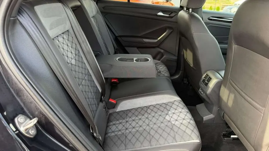 VOLKSWAGEN T-ROC -