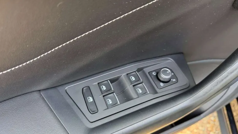 VOLKSWAGEN T-ROC -