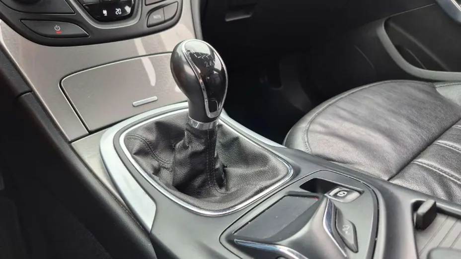 OPEL Insignia -