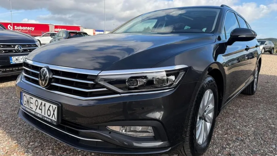 VOLKSWAGEN Passat -