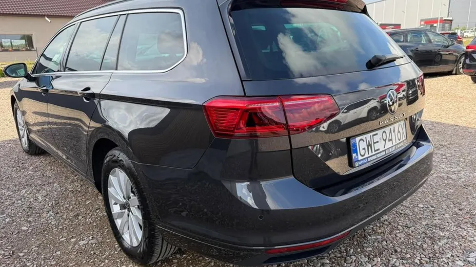 VOLKSWAGEN Passat -