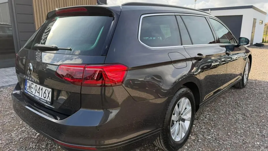 VOLKSWAGEN Passat -
