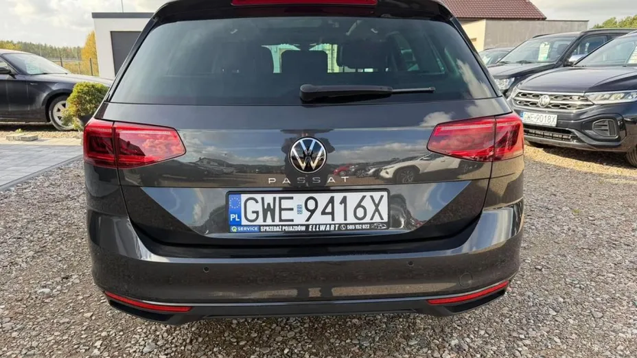 VOLKSWAGEN Passat -